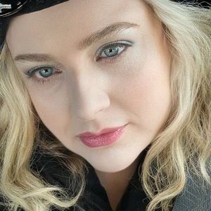 Meet your Posher, Chrissy